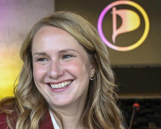 The two-day elections to municipal assemblies ended in the Czech Republic together with the first round of the elections to one-third of the Senate, at 2:00 p.m. on October 10, 2026. On the photo: Tereza Nieslerova, the Pirate Party s candidate for Mayor of Prague, speaks with reporters at the Pirate Party s campaign headquarters in Prague. (CTKxPhoto MichalxKrumphanzl) CTKPhotoP2026101004844  CTKPhotoP2026101004844