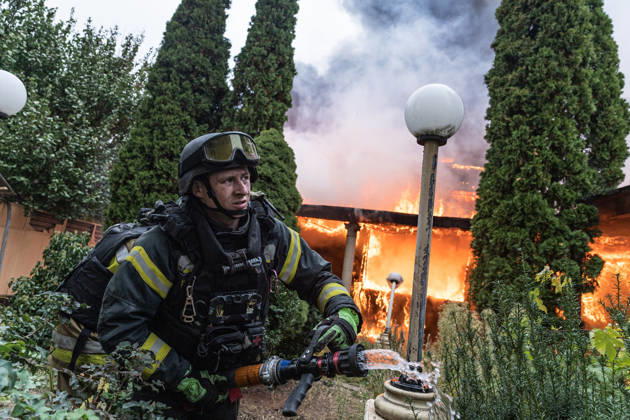 Aftermath of Russian FPV drone attack in Kramatorsk KRAMATORSK, UKRAINE - OCTOBER 10: Ukrainian firefighters put out a fire in a commercial building following a strike by a Russian FPV drone and under threat from further drone attacks, in Kramatrosk, Ukraine, 10 October 2026 Diego Herrera Carcedo Anadolu Kramatorsk Ukraine. Editorial use only. Please get in touch for any other usage. Copyright: x2026xAnadoluxDiegoxHerreraxCarcedox