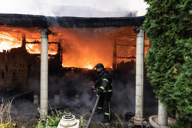 Aftermath of Russian FPV drone attack in Kramatorsk KRAMATORSK, UKRAINE - OCTOBER 10: Ukrainian firefighters put out a fire in a commercial building following a strike by a Russian FPV drone and under threat from further drone attacks, in Kramatrosk, Ukraine, 10 October 2026 Diego Herrera Carcedo Anadolu Kramatorsk Ukraine. Editorial use only. Please get in touch for any other usage. Copyright: x2026xAnadoluxDiegoxHerreraxCarcedox