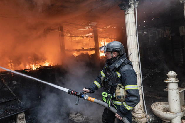 Aftermath of Russian FPV drone attack in Kramatorsk KRAMATORSK, UKRAINE - OCTOBER 10: Ukrainian firefighters put out a fire in a commercial building following a strike by a Russian FPV drone and under threat from further drone attacks, in Kramatrosk, Ukraine, 10 October 2026 Diego Herrera Carcedo Anadolu Kramatorsk Ukraine. Editorial use only. Please get in touch for any other usage. Copyright: x2026xAnadoluxDiegoxHerreraxCarcedox