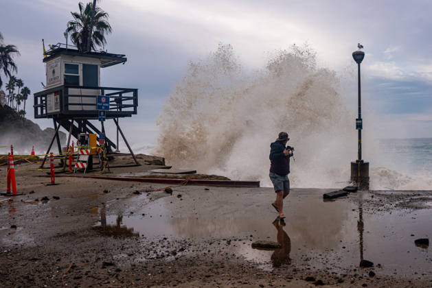 October 10, 2026, Laguna Beach, California, USA: Aliso Beach in Laguna Beach, California, Sustains Erosion from Heavy Swells on October 10, 2026. Laguna Beach USA - ZUMAg219 20261010_znp_g219_002 Copyright: xJakexLeexGreenx