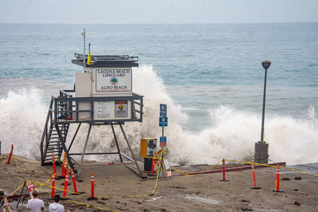October 10, 2026, Laguna Beach, California, USA: Aliso Beach in Laguna Beach, California, Sustains Erosion from Heavy Swells on October 10, 2026. Laguna Beach USA - ZUMAg219 20261010_znp_g219_015 Copyright: xJakexLeexGreenx