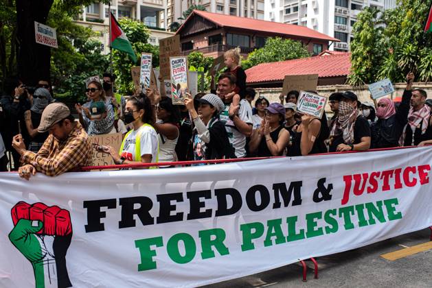 Pro-Palestine protesters gather outside Israeli Embassy in Bangkok BANGKOK, THAILAND OCTOBER 10, 2026: Pro-Palestine protesters and activists gather outside the Israeli Embassy in Bangkok to demand a permanent ceasefire in Gaza and express solidarity with the Palestinian people. The demonstration highlights calls for an end to hostilities in Gaza and continued international attention to the humanitarian situation affecting Palestinians. Protesters gathered outside the diplomatic mission to voice their demands and show support for Palestinians amid the ongoing conflict. The demonstration forms part of international solidarity actions calling for a ceasefire and greater protection for civilians in Gaza. Bangkok Thailand Copyright: x xPeeraponxBoonyakiatx xJNAxPressx