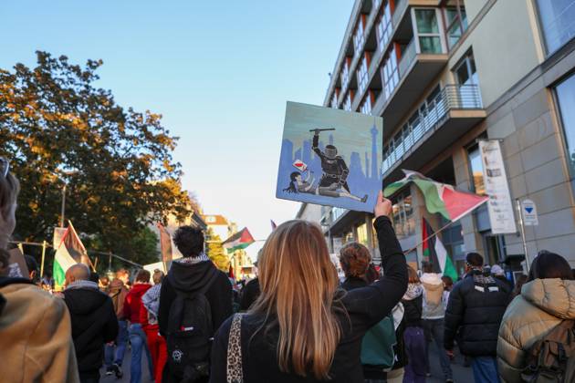 United4Palestine Rally in Berlin BERLIN, GERMANY, OCTOBER 10, 2026: Thousands of demonstrators take part in the United4Palestine rally under the slogan No Peace on Stolen Land in Berlin. Police estimated that around 3,500 people participated in the demonstration, which took place amid extensive security measures and a large police presence. Pro-Israeli counter-protests were also held nearby, with participants expressing opposing views on the Israeli-Palestinian conflict. Berlin Berlin Germany Copyright: x xMariaxCastrox xJNAxPressx