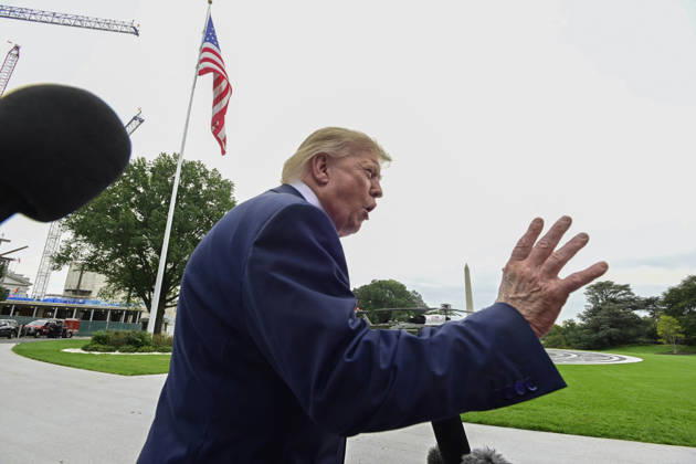 DC: Trump Departs for Clarksville, TN United States President Donald J Trump speaks to the media prior to departing the South Lawn of the White House in Washington, DC, USA, en route Clarksville, Tennessee on Saturday, October 10, 2026. The President will participate in a campaign rally for Tennessee Republican candidates on the ballot in November. Credit: Ron Sachs Pool via CNP Washington District of Columbia United States Copyright: xPool ABACAx