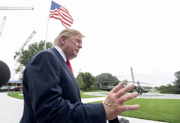 DC: Trump Departs for Clarksville, TN United States President Donald J Trump speaks to the media prior to departing the South Lawn of the White House in Washington, DC, USA, en route Clarksville, Tennessee on Saturday, October 10, 2026. The President will participate in a campaign rally for Tennessee Republican candidates on the ballot in November. Credit: Ron Sachs Pool via CNP Washington District of Columbia United States Copyright: xPool ABACAx