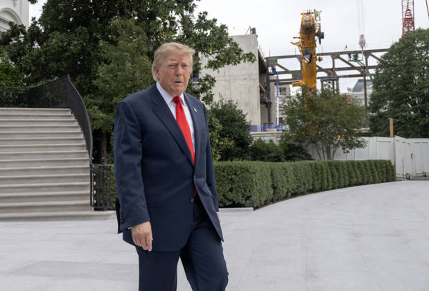 DC: Trump Departs for Clarksville, TN United States President Donald J Trump walks past the ballroom construction as he departs the South Lawn of the White House in Washington, DC, USA, en route Clarksville, Tennessee on Saturday, October 10, 2026. The President will participate in a campaign rally for Tennessee Republican candidates on the ballot in November. Credit: Ron Sachs Pool via CNP Washington District of Columbia United States Copyright: xPool ABACAx