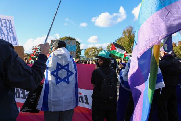 United4Palestine Rally in Berlin BERLIN, GERMANY, OCTOBER 10, 2026: Thousands of demonstrators take part in the United4Palestine rally under the slogan No Peace on Stolen Land in Berlin. Police estimated that around 3,500 people participated in the demonstration, which took place amid extensive security measures and a large police presence. Pro-Israeli counter-protests were also held nearby, with participants expressing opposing views on the Israeli-Palestinian conflict. Berlin Berlin Germany Copyright: x xMariaxCastrox xJNAxPressx