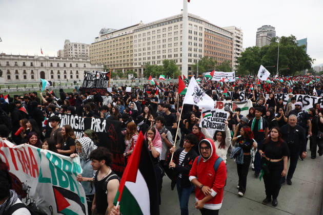 Santiago, October 10, 2026: March for Palestine organized by the Global Action for Palestine (GAFP) alliance along Alameda Street in downtown Santiago. Dragomir Yankovic, Aton Chile, Santiago, Chile. Aton 1198347 Copyright: DRAGOMIRxYANKOVIC ATONxCHILE