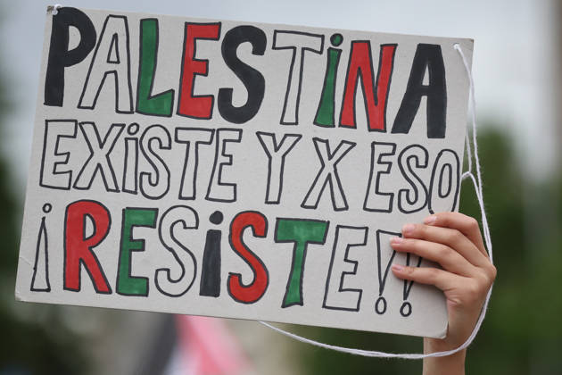 Santiago, October 10, 2026: March for Palestine organized by the Global Action for Palestine (GAFP) alliance along Alameda Street in downtown Santiago. Dragomir Yankovic, Aton Chile, Santiago, Chile. Aton 1198350 Copyright: DRAGOMIRxYANKOVIC ATONxCHILE