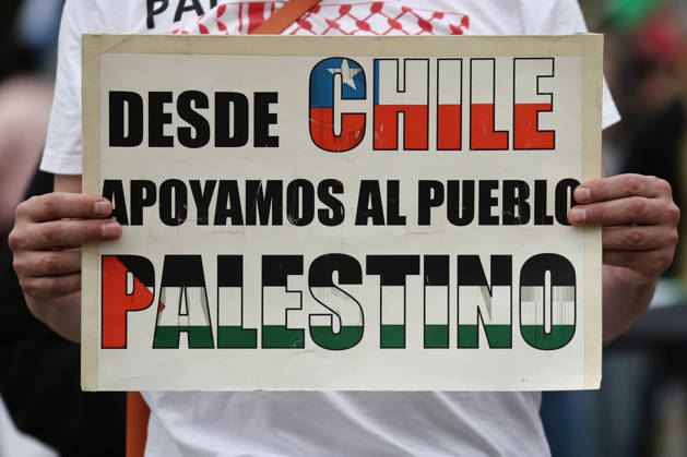 Santiago, October 10, 2026: March for Palestine organized by the Global Action for Palestine (GAFP) alliance along Alameda Street in downtown Santiago. Dragomir Yankovic, Aton Chile, Santiago, Chile. Aton 1198351 Copyright: DRAGOMIRxYANKOVIC ATONxCHILE