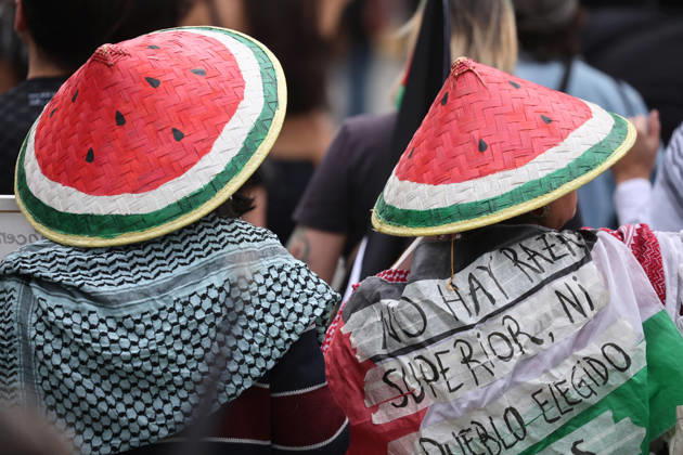 Santiago, October 10, 2026: March for Palestine organized by the Global Action for Palestine (GAFP) alliance along Alameda Street in downtown Santiago. Dragomir Yankovic, Aton Chile, Santiago, Chile. Aton 1198353 Copyright: DRAGOMIRxYANKOVIC ATONxCHILE