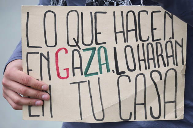 Santiago, October 10, 2026: March for Palestine organized by the Global Action for Palestine (GAFP) alliance along Alameda Street in downtown Santiago. Dragomir Yankovic, Aton Chile, Santiago, Chile. Aton 1198359 Copyright: DRAGOMIRxYANKOVIC ATONxCHILE