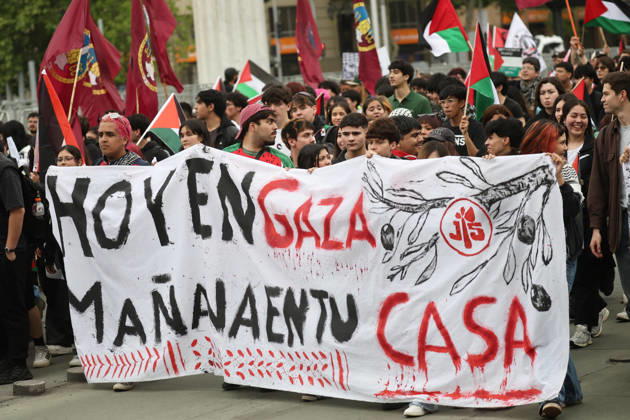 Santiago, October 10, 2026: March for Palestine organized by the Global Action for Palestine (GAFP) alliance along Alameda Street in downtown Santiago. Dragomir Yankovic, Aton Chile, Santiago, Chile. Aton 1198361 Copyright: DRAGOMIRxYANKOVIC ATONxCHILE