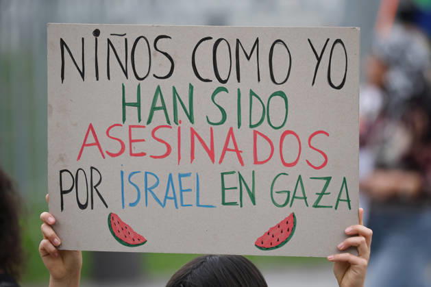 Santiago, October 10, 2026: March for Palestine organized by the Global Action for Palestine (GAFP) alliance along Alameda Street in downtown Santiago. Dragomir Yankovic, Aton Chile, Santiago, Chile. Aton 1198364 Copyright: DRAGOMIRxYANKOVIC ATONxCHILE