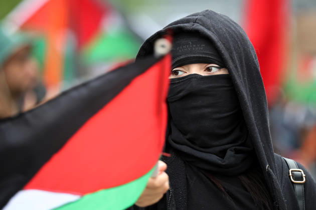 News Bilder des Tages Santiago, October 10, 2026: March for Palestine organized by the Global Action for Palestine (GAFP) alliance along Alameda Street in downtown Santiago. Dragomir Yankovic, Aton Chile, Santiago, Chile. Aton 1198378 Copyright: DRAGOMIRxYANKOVIC ATONxCHILE