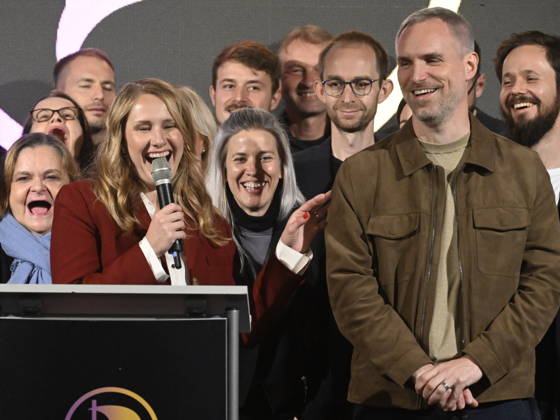 The two-day elections to municipal assemblies ended in the Czech Republic together with the first round of the elections to one-third of the Senate, at 2:00 p.m. on October 10, 2026. On the photo from left: Tereza Nieslerova, the Pirate Party s candidate for Mayor of Prague, and Pirate Party Chairman Zdenek Hrib at the Pirate Party s campaign headquarters in Prague. (CTKxPhoto MichalxKrumphanzl) CTKPhotoP2026101006992  CTKPhotoP2026101006992