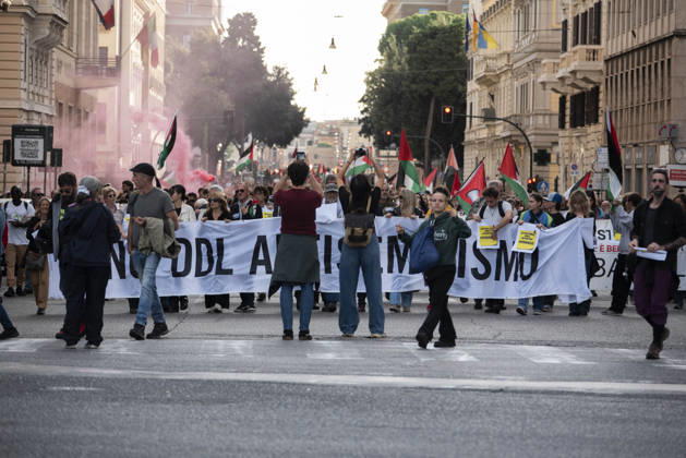 IPP Photo by Diego Nangano, Rome, October 10, 2026. Pro-Palestine demonstration; the photo shows protesters holding a banner in support of Palestine. Italy Photo Press World Copyright