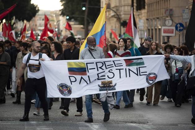 IPP Photo by Diego Nangano, Rome, October 10, 2026. Pro-Palestine demonstration; the photo shows protesters holding a banner in support of Palestine. Italy Photo Press World Copyright