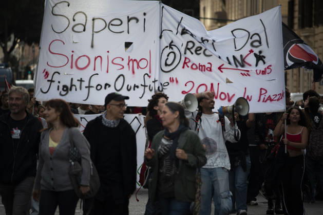 IPP Photo by Diego Nangano, Rome, October 10, 2026. Pro-Palestine demonstration; the photo shows protesters holding banners in support of Palestine. Italy Photo Press World Copyright