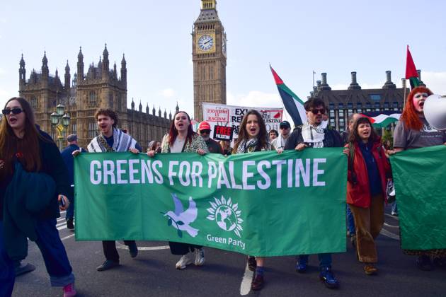 October 10, 2026, London, United Kingdom: Green Party protesters hold a Greens For Palestine banner on Westminster Bridge during the National March for Palestine..Thousands of people marched in Central London marking three years of what the protest organisers call the genocide against the Palestinian people in Gaza London United Kingdom  - ZUMAs197 20261010_aaa_s197_184 Copyright: xVukxValcicx