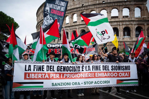 October 10, 2026, Rome, Rm, Italy: Thousands of people take to the streets of the capital to march in solidarity with Gaza and the Palestinians, and to call for the unblocking of humanitarian aid entering the Strip. The end of the genocide is the end of Zionism. Freedom for the prisoners! Embargo now! Sanctions now. Stop the agreements reads the banner. Rome Italy  - ZUMAg256 20261010_znp_g256_013 Copyright: xMarcoxDixGianvitox