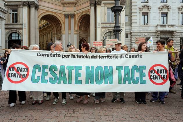 October 10, 2026, Milan, Italy: MILAN, ITALY †OCTOBER 10, 2026: Protesters gather for a sit-in in Piazza della Scala in central Milan to oppose the development of new data centers across Lombardy and Italy. The demonstration is organized by the Rete dei Comitati No Data Center (No Data Center Committee Network), which is calling for a moratorium on permits for new facilities. The group also urges public authorities to conduct thorough environmental, urban planning and regional assessments before approving projects. For approved facilities that have not yet begun operating, campaigners are calling for reviews to be reopened if potential microclimate effects and cumulative impacts with existing facilities were not adequately assessed. - ZUMAq101 20261010_zna_q101_178 Copyright: xCalogeroxRussox