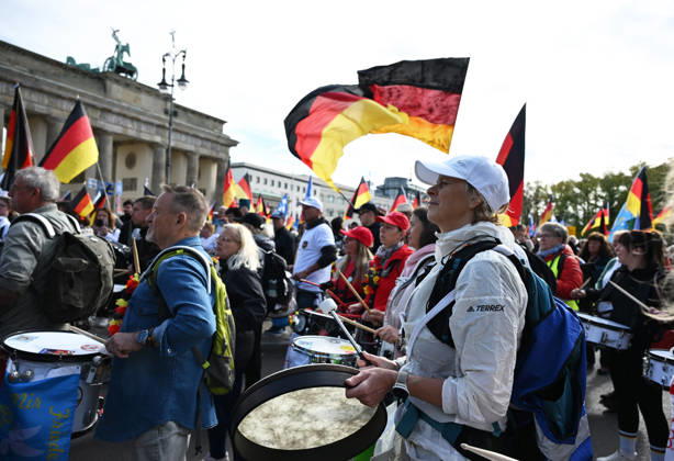 Rally of Projekt M1llion in Berlin BERLIN, GERMANY - OCTOBER 10: People take part in the Projekt M1llion anti-government protest in Berlin, Germany, on October 10, 2026. Volodymyr Sindieiev Anadolu Berlin Germany. Editorial use only. Please get in touch for any other usage.  Copyright: x2026xAnadoluxVolodymyrxSindieievx