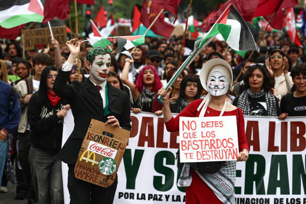Thousands march in Santiago for Global Day of Action for Palestine SANTIAGO, CHILE - OCTOBER 10: Thousands of people take part in a demonstration organized by the Palestinian community in Chile as part of the Global Day of Action for Palestine, in Santiago, Chile, on October 10, 2026. Lucas Aguayo Araos Anadolu Santiago Chile. Editorial use only. Please get in touch for any other usage. Copyright: x2026xAnadoluxLucasxAguayoxAraosx