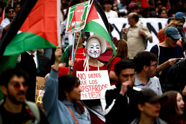 Thousands march in Santiago for Global Day of Action for Palestine SANTIAGO, CHILE - OCTOBER 10: Thousands of people take part in a demonstration organized by the Palestinian community in Chile as part of the Global Day of Action for Palestine, in Santiago, Chile, on October 10, 2026. Lucas Aguayo Araos Anadolu Santiago Chile. Editorial use only. Please get in touch for any other usage. Copyright: x2026xAnadoluxLucasxAguayoxAraosx
