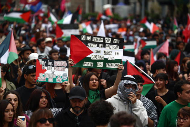 Thousands march in Santiago for Global Day of Action for Palestine SANTIAGO, CHILE - OCTOBER 10: Thousands of people take part in a demonstration organized by the Palestinian community in Chile as part of the Global Day of Action for Palestine, in Santiago, Chile, on October 10, 2026. Lucas Aguayo Araos Anadolu Santiago Chile. Editorial use only. Please get in touch for any other usage. Copyright: x2026xAnadoluxLucasxAguayoxAraosx