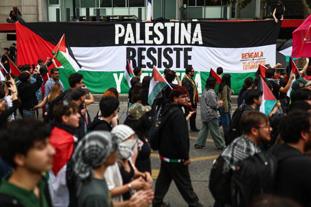 Thousands march in Santiago for Global Day of Action for Palestine SANTIAGO, CHILE - OCTOBER 10: Thousands of people take part in a demonstration organized by the Palestinian community in Chile as part of the Global Day of Action for Palestine, in Santiago, Chile, on October 10, 2026. Lucas Aguayo Araos Anadolu Santiago Chile. Editorial use only. Please get in touch for any other usage. Copyright: x2026xAnadoluxLucasxAguayoxAraosx