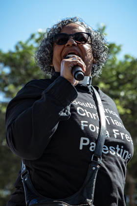 Pro-Palestine Global Mass March in Cape Town Anglican priest, Reverend Rene August, addresses the pro-Palestinian global mass march in Cape Town, South Africa, 10 October 2026. Thousands of people marched through central Cape Town as part of a coordinated Global Day of Action for Palestine. More than 200 organisations mobilised demonstrations across at least 60 countries and 250 locations, marking three years since the start of Israels military campaign in Gaza. Cape Town was the centre of the African leg, with 32 actions across 10 countries. Cape Town South Africa  Copyright: xMatrixxImagesx xLeighxGroenemeyex