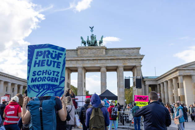 October 10, 2026, Berlin, Berlin, Germany: Demonstrators take part in a PRooeF rally at the Brandenburg Gate in Berlin, calling for a constitutional review of the far-right Alternative for Germany (AfD) party and demanding that its compliance with Germanyâ€⠢s Basic Law be examined. Participants gather at the landmark to call for measures to protect democracy and uphold constitutional principles Berlin Germany - ZUMAc291 20261010_zip_c291_017 Copyright: xMariaxCastrox