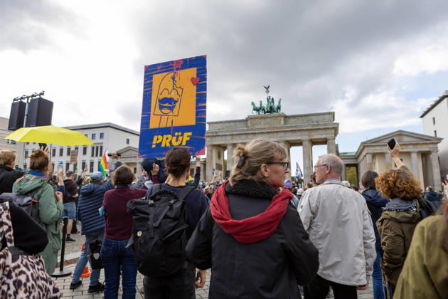 October 10, 2026, Berlin, Berlin, Germany: Demonstrators take part in a PRooeF rally at the Brandenburg Gate in Berlin, calling for a constitutional review of the far-right Alternative for Germany (AfD) party and demanding that its compliance with Germanyâ€⠢s Basic Law be examined. Participants gather at the landmark to call for measures to protect democracy and uphold constitutional principles Berlin Germany - ZUMAc291 20261010_zip_c291_021 Copyright: xMariaxCastrox