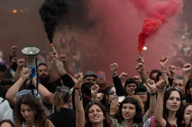 RECORD DATE NOT STATED Protest against cost of living measures in Portugal. Porto (Portugal), October 10, 2026 - Protest Politics Housing - Catarina Martins, Member of the European Parliament, to which she was elected in July 2024 by the Left Bloc. During an event with hundreds of people who gathered to protest in Praca de D. Joao I in Porto, demonstrators demanded measures to address the cost of living and the housing crisis, this Saturday, October 10, 2026.(Foto: Andre Ribeiro Thenews2 imago images) Protest against cost of living measures in Portugal. Copyright: xAndrexRibeirox
