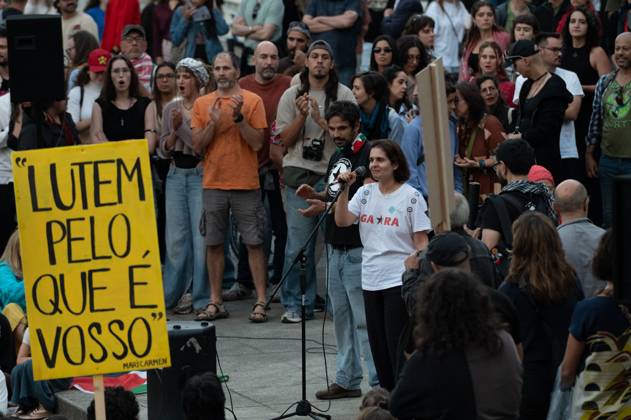 RECORD DATE NOT STATED Protest against cost of living measures in Portugal. Porto (Portugal), October 10, 2026 - Protest Politics Housing - Catarina Martins, Member of the European Parliament, to which she was elected in July 2024 by the Left Bloc. During an event with hundreds of people who gathered to protest in Praca de D. Joao I in Porto, demonstrators demanded measures to address the cost of living and the housing crisis, this Saturday, October 10, 2026.(Foto: Andre Ribeiro Thenews2 imago images) Protest against cost of living measures in Portugal. Copyright: xAndrexRibeirox
