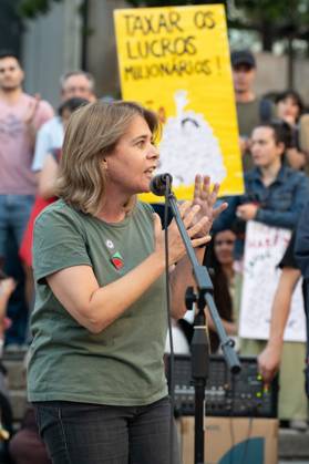 RECORD DATE NOT STATED Protest against cost of living measures in Portugal. Porto (Portugal), October 10, 2026 - Protest Politics Housing - Catarina Martins, Member of the European Parliament, to which she was elected in July 2024 by the Left Bloc. During an event with hundreds of people who gathered to protest in Praca de D. Joao I in Porto, demonstrators demanded measures to address the cost of living and the housing crisis, this Saturday, October 10, 2026.(Foto: Andre Ribeiro Thenews2 imago images) Protest against cost of living measures in Portugal. Copyright: xAndrexRibeirox