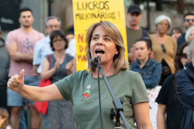 RECORD DATE NOT STATED Protest against cost of living measures in Portugal. Porto (Portugal), October 10, 2026 - Protest Politics Housing - Catarina Martins, Member of the European Parliament, to which she was elected in July 2024 by the Left Bloc. During an event with hundreds of people who gathered to protest in Praca de D. Joao I in Porto, demonstrators demanded measures to address the cost of living and the housing crisis, this Saturday, October 10, 2026.(Foto: Andre Ribeiro Thenews2 imago images) Protest against cost of living measures in Portugal. Copyright: xAndrexRibeirox