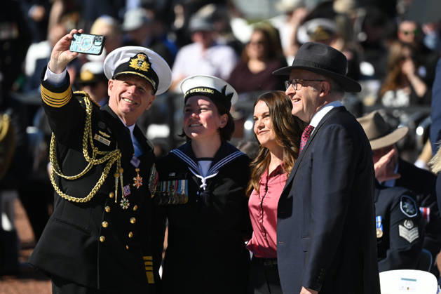 COMMEMORATIVE SERVICE OPERATION SLIPPER, Chief of the Australian Defence Force Mark Hammond and Australian Prime Minister Anthony Albanese take a selfie as they attend a commemorative service recognising the 25th anniversary of Australian service in Afghanistan, at the Australian War Memorial in Canberra, Sunday, October 11, 2026. ( NO ARCHIVING CANBERRA AUSTRALIAN CAPITAL TERRITORY Australia  Copyright: xLUKASxCOCHx 20261011174281281270