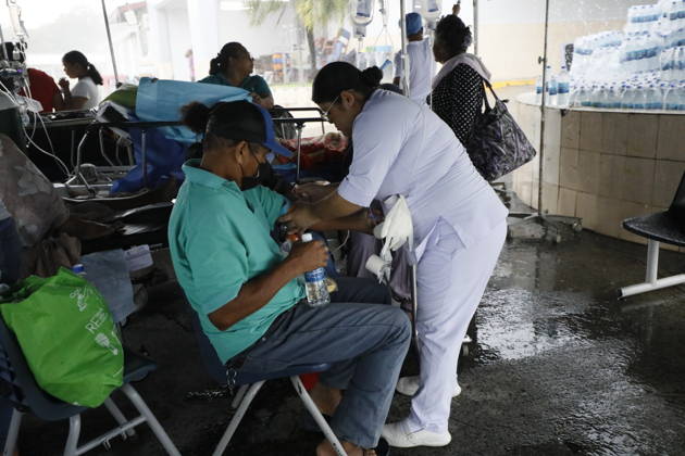 (261010) -- PENONOME, Oct. 10, 2026 -- Patients receive treatment at a temporary shelter after being evacuated from a damaged hospital in Penonome, Panama, Oct. 10, 2026. Panama declared a state of emergency on Saturday to coordinate relief efforts and assist communities affected by a powerful earthquake that struck the country Friday. (Photo by Xinhua) PANAMA-PENONOME-EARTHQUAKE-AFTERMATH DanielxGonzalez