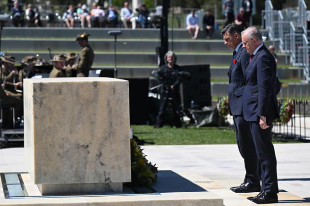 COMMEMORATIVE SERVICE OPERATION SLIPPER, Australian Prime Minister Anthony Albanese and Australian Opposition Leader Angus Taylor lay wreaths during a commemorative service recognising the 25th anniversary of Australian service in Afghanistan, at the Australian War Memorial in Canberra, Sunday, October 11, 2026. ( NO ARCHIVING CANBERRA AUSTRALIAN CAPITAL TERRITORY Australia Copyright: xLUKASxCOCHx 20261011141723362146