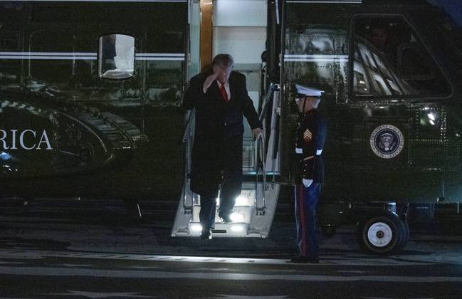 DC: Trump Returns from Clarksville, TN United States President Donald J Trump salutes the Marine Guard as he arrives on the South Lawn of the White House in Washington, DC, USA, from Clarksville, Tennessee, following a campaign rally for Tennessee Republican candidates on the ballot in November, on Saturday, October 10, 2026. Credit: Ron Sachs Pool via CNP. 10 Oct 2026 Pictured: United States President Donald J Trump salutes the Marine Guard as he arrives on the South Lawn of the White House in Washington, DC, USA, from Clarksville, Tennessee, following a campaign rally for Tennessee Republican candidates on the ballot in November, on Saturday, October 10, 2026. Credit: Ron Sachs Pool via CNP.  Copyright: xThexMegaxAgencyxRonxSachsx-xPoolxviaxCNPx xMEGAx