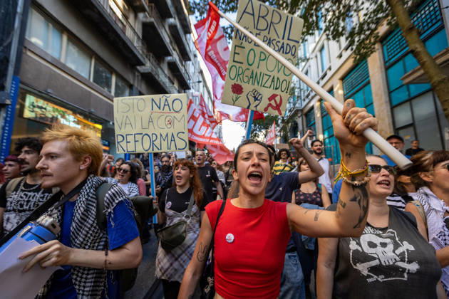 Palestine Solidarity March in Porto - 10 Oct 2026 Demonstrators carrying placards chant slogans during a Palestine solidarity march through central Porto. Hundreds of demonstrators gathered in Porto for a Palestine solidarity march calling for an end to the war in Gaza and support for Palestinian rights. The march began at Praça dos Poveiros and concluded at Praça D. João I. Porto Portugal Copyright: xDiogoxBaptistax xSOPAxImagesx DB_20261010FreePalestinePorto_0015