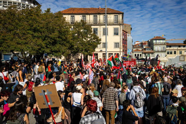 October 10, 2026, Porto, Portugal: Participants carrying Palestinian flags and placards gather at Praca dos Poveiros at the beginning of a Palestine solidarity march. Hundreds of demonstrators gathered in Porto for a Palestine solidarity march calling for an end to the war in Gaza and support for Palestinian rights. The march began at Praca dos Poveiros and concluded at Praca D. Joao I. Porto Portugal - ZUMAs197 20261010_aaa_s197_437 Copyright: xDiogoxBaptistax