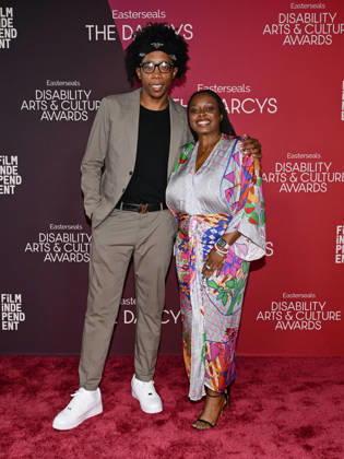 October 10, 2026, Santa Monica, California, USA: J. SNOW and AALIYAH WILLIAMS attend the inaugural Easterseals Disability Arts & Culture Awards DARCYS Awards red carpet. Santa Monica USA  - ZUMAb173 20261010_aap_b173_065 Copyright: xBillyxBennightx