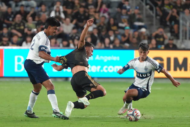 Leo Walta (C) of Los Angeles in action against Mathias Laborda (L) and Andres Cubas of Vancouver during an MLS match between Los Angeles and the Vancouver Whitecaps at BMO Stadium in Los Angeles, United States, 10 October 2026. MLS- Los Angeles vs Vancouver Whitecaps !ACHTUNG: NUR REDAKTIONELLE NUTZUNG! Copyright: xOmarxAlonsox AME5061 20261011-55021650173_1