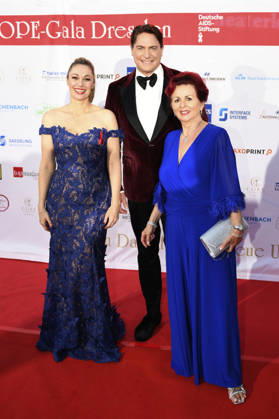 Ruth Moschner, Benjamin Bieneck, and Viola Klein at the 18th Hope Gala 2026 at the Schauspielhaus Dresden, October 10, 2026 Foto:xM.xFischerx xFuturexImagex hope_6071