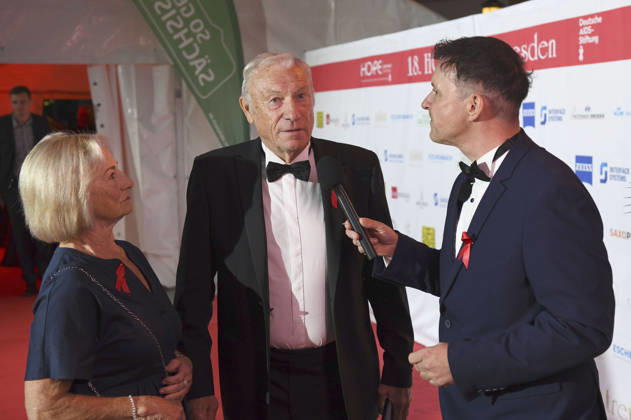 Eduard Geyer with his wife, Angelika Geyer, at the 18 Hope Gala 2026 at the Schauspielhaus Dresden, October 10, 2026 Foto:xM.xFischerx xFuturexImagex hope_6079