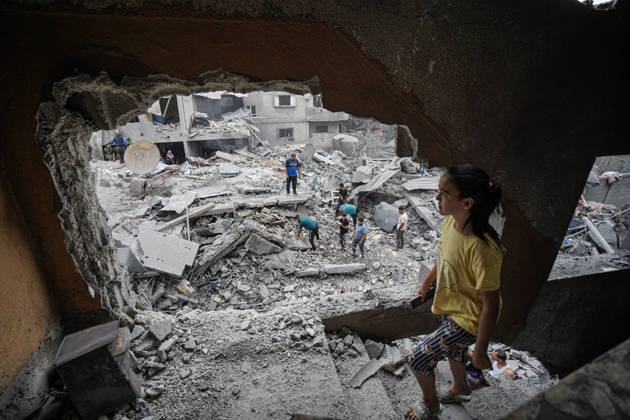 Israeli attack on Az-Zawayda area in Gaza DEIR AL-BALAH, GAZA, PALESTINE - OCTOBER 11: People are seen among the rubble of a building belonging to the Buheysi family following an Israeli airstrike in the town of Az-Zawayda, near Deir al-Balah in the central Gaza Strip, on October 11, 2026. Israeli Forces carried out the strike despite the ceasefire, destroying the building and damaging surrounding structures. Adam Bilal Anadolu Deir Al-Balah Gaza. Editorial use only. Please get in touch for any other usage. Copyright: x2026xAnadoluxAdamxBilalx